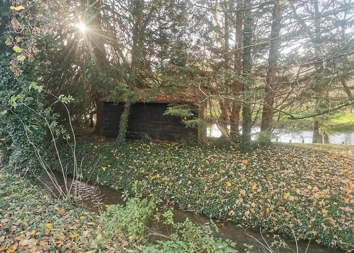 Fisherman\'S Cabin On The Banks Of The River Meon