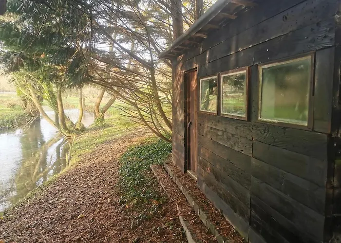 Fisherman\'S Cabin On The Banks Of The River Meon
